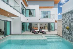 New 4BR Pool Villa Maple with 2 Master Suites near Rawai Seafood Market