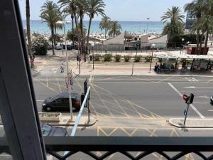 Terraza de Ensueño frente a la Playa del Postiguet by Turihome