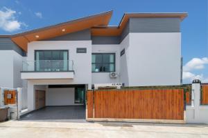 New 4BR Pool Villa Maple with 2 Master Suites near Rawai Seafood Market
