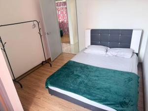 Bright Apartment in Klebang