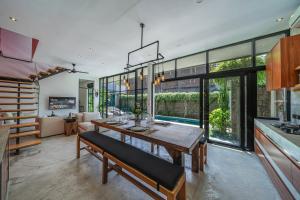The Jungalow - 2BR Berawa Villa Near Beach, Café del Mar & Padel