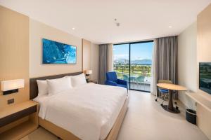 Arena Cam Ranh Seaview - Near Airport