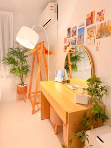 Free airport drop-off for stays of 7 nights or more , elevator Available , Free luggage storage , 6-minute walk to Gunja Station , 3-minute walk to the airport bus