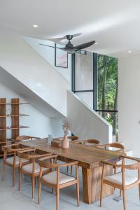 Sealuna Villas - Chic 4BR Villa with 2 Pools Near Beach
