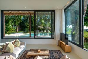 Sealuna Villas - Chic 4BR Villa with 2 Pools Near Beach
