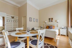 Lil Josephs Cosy Beige Apartment number II