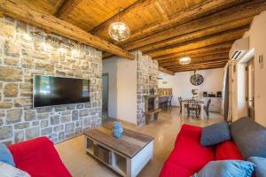 Seaside Haven – Beachfront House with Jacuzzi