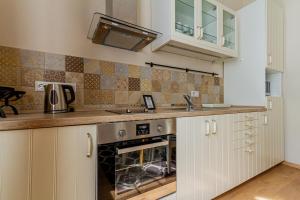 Lil Josephs Cosy Beige Apartment number II