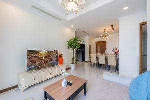 vinhomes central park 2 bedrooms apartment - Landmark 81