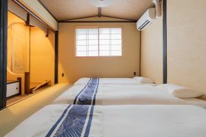 Tsuru INN JR Kintetsu, Direct Nara KIX momowai