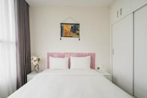 Comfortable Modern 2-Bedroom Apartment Near Landmark72 and Keangnam Tower Hanoi Vietnam