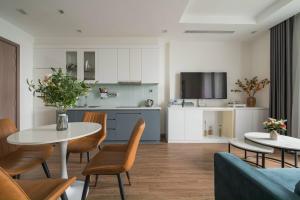 Comfortable Modern 2-Bedroom Apartment Near Landmark72 and Keangnam Tower Hanoi Vietnam