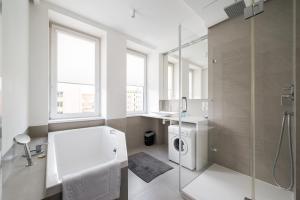 Żelazna Urban Comfort Apartment by BookingHost