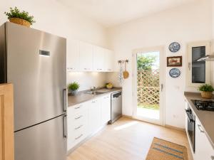 Villa with garden, beach 100 meters away, BBQ and AC
