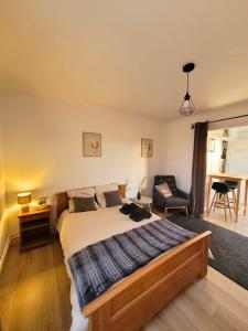 Studio cosy avec balcon - Parking gratuit