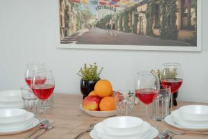 Comfortable Apartment with Balcony and Private Parking Space by Noclegi Renters