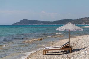 Aegean Blue Retreat - Exclusive Beach Access