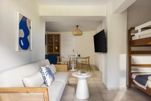 Aegean Blue Retreat - Exclusive Beach Access