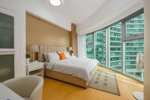 Modern Luxe Stay: 2BR City Escape