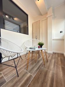 Top Centre Apartment 5 mins to beach