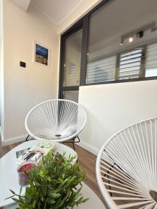 Top Centre Apartment 5 mins to beach