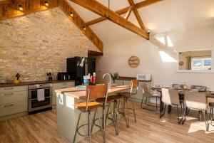 Lynwood Barn - Barn Conversion in Midsomer Norton, Parking & Dog Friendly