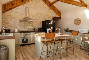 Lynwood Barn - Barn Conversion in Midsomer Norton, Parking & Dog Friendly