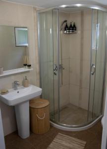 Private Sunny Hills Apartment