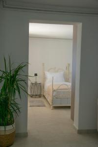 Private Sunny Hills Apartment