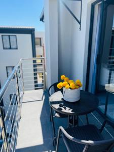 Cozy and Warm-Private Queen Bedroom with Private Bathroom & shared Kitchen& Lounge