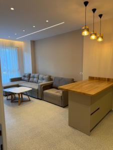 Sea Side Apartment 30m from Beach, Family Friendly