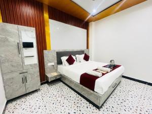 Hotel RL Ramayansh - 800 mtr From Ram Mandir Ayodhya