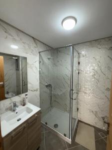 Luxury Apartment 5 min Beach, TGV ,City Mall