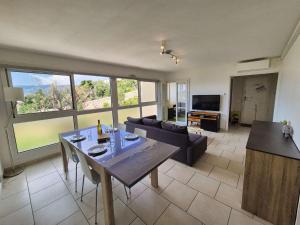 2 chambres, Climatisé, WIFI, vue mer, piscine