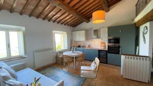 Stylish Tuscan duplex in Casole d Elsa Mensano