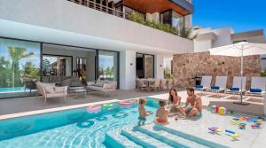 VACATION MARBELLA I Villa The Address, Brand-New Villa, Private Turquoise Pool, 6BDR, Prime Golf Valley Location, Minutes from Puerto Banus, Luxury Interiors, Private GYM, Lounge Bar