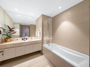 Kensington Perfect 2BR Act Two near Dubai Mall