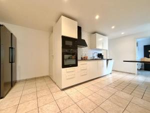 Comfortable 3 Bedroom Villa Near Volvo and SKF