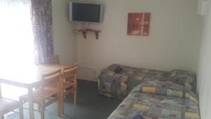 Camellia Court Family Motel