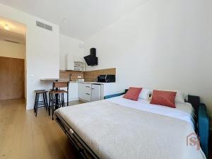 Bright Studio Flat - City Center - AirConditioning