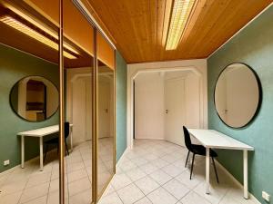 Workers and Family Homes 4BR House, 7 Beds, Free Parking & Garage Near Volvo