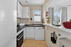 Benalmadena Views - Bright Sea View Apartment near Santa Ana Beach