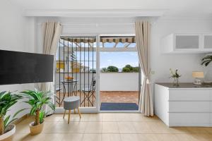 Benalmadena Views - Bright Sea View Apartment near Santa Ana Beach
