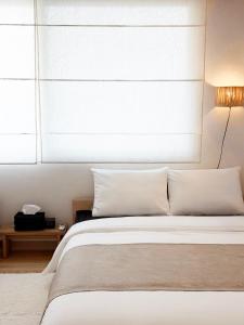 "Newly Opened" Sinnonhyeon Station 5minutes, Gangnam Plastic Surgery, Severance Hospital, COEX, airport bus 5minutes, Hongdae 30minutes, Itaewon 15minutes, 명동 30minutes