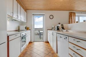 Cottage With Wood-Burning Stove By The Sea - Sj760