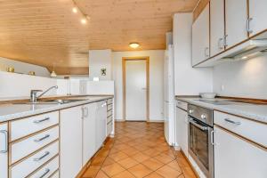 Cottage With Wood-Burning Stove By The Sea - Sj760