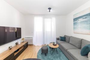 Bella Notte by Belmont Realty