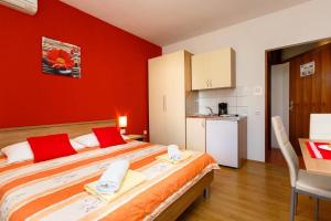 Apartmani BRAUT-Studio-ANDREA 1 with beautiful sea view