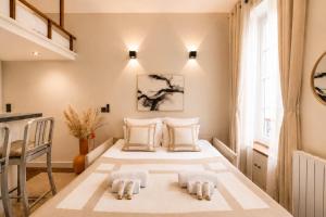 Renovated studio with mezzanine in Le Marais