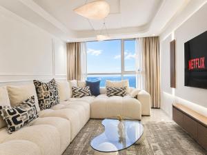 Panoramic sea view 3-bedroom with Parking and beach
